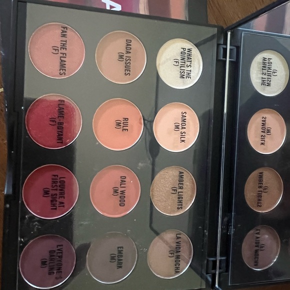 BRAND NEW MAC eye palette in 🔥 FLAME 🔥Gorgeous shades for an eye color  💕❤️ - Picture 2 of 3